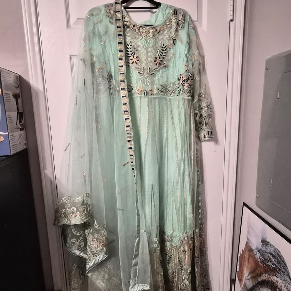 Pakistani Mint Green Embroidered Wedding Dress Set – Size M, 4-Piece, Worn Once